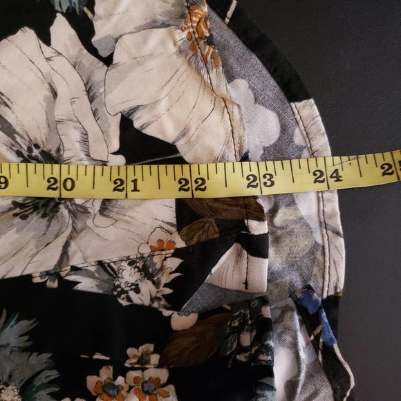 GIANNI BINI floral cold shoulder button down blouse 0 - Picture 10 of 10